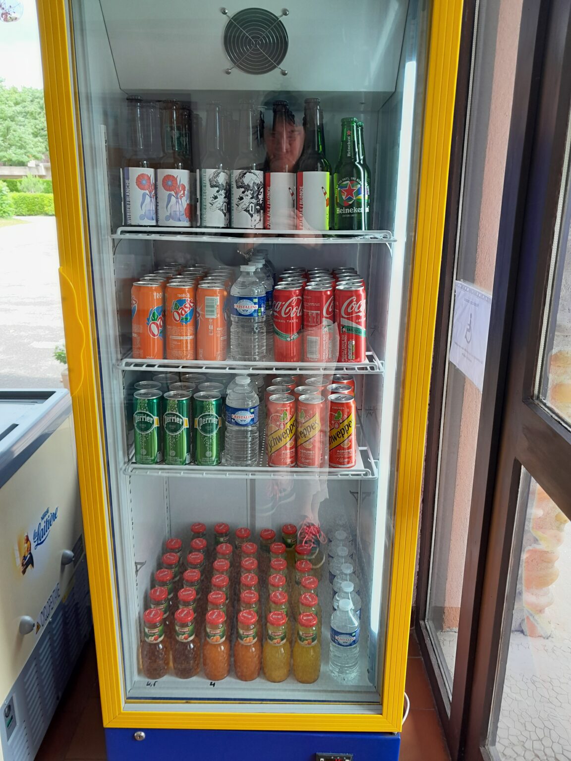Frigo des boissons du camping